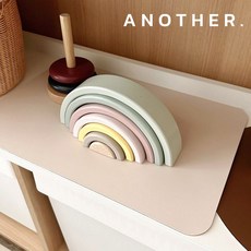 어나더 가죽 식탁매트 라운딩사각 리콰드로 4P, 아이보리(앞) + 브라운(뒤), 30 x 45 cm, 4개 주방용품/주방잡화 반품 최저가 10,700원
