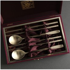 인스푼 훈민정음 수저세트, 골드, 숟가락(2P) + 젓가락(2P) + 고급실크케이스 + 품질보증서 + 쇼핑백, 1세트 주방용품/수저/커트러리 반품 최저가 24,600원