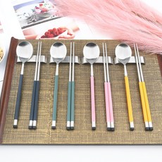 보겐 국산 스퀘어 투톤 실버 수저 + 받침 4인세트, 블루, 올리브, 핑크, 비타민, 1세트, 숟가락 4p + 젓가락 4p + 스텐실버수저받침 4p 주방용품/수저/커트러리 반품 최저가 53,760원