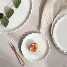 로얄애덜리 스노우 접시세트, 1세트, 접시 중 2p 주방용품/접시/플레이트 반품 최저가 10,660원